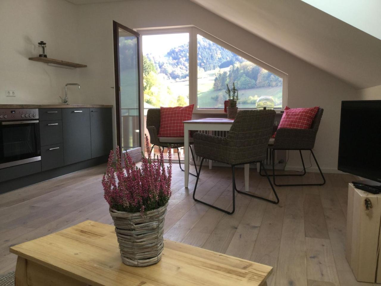 Erikas Haus Lägenhet Münstertal Exteriör bild